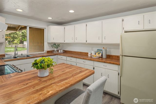 28444 Retreat Kanaskat Road SE, Ravensdale, WA 98051