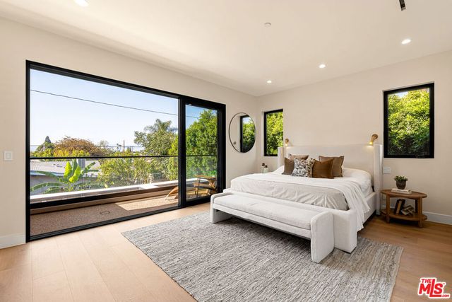 17811 Collins Street, Encino, CA 91316
