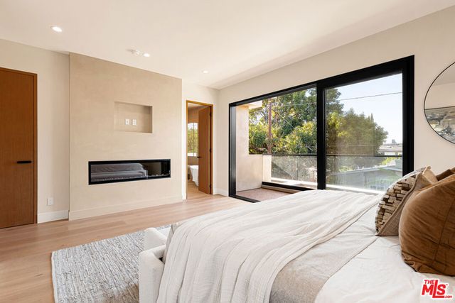 17811 Collins Street, Encino, CA 91316