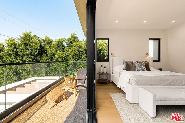 17811 Collins Street, Encino, CA 91316