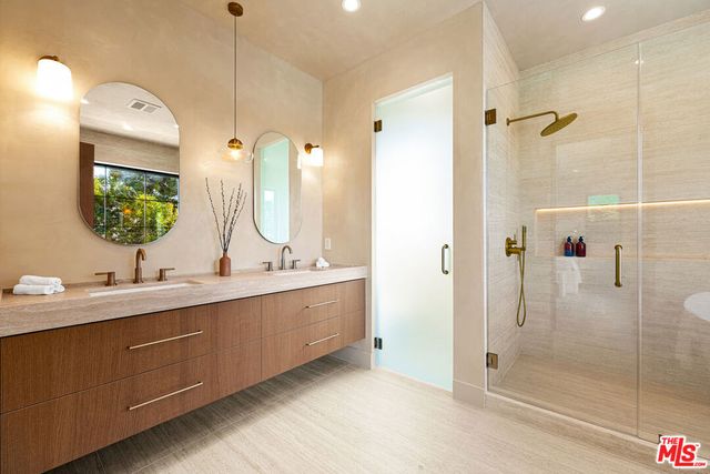 17811 Collins Street, Encino, CA 91316