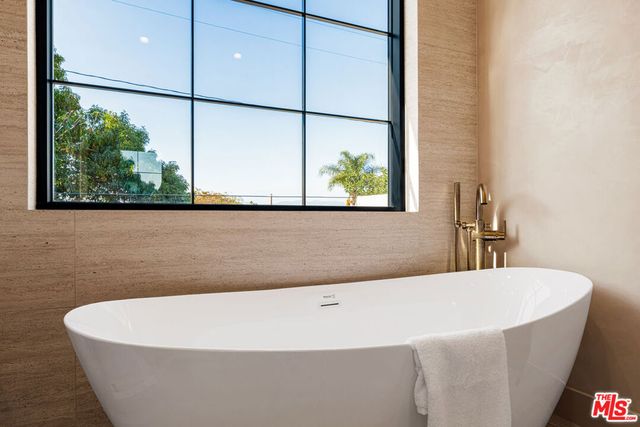 17811 Collins Street, Encino, CA 91316