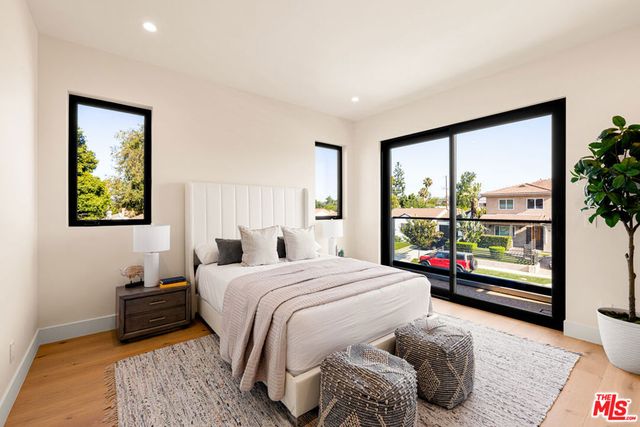 17811 Collins Street, Encino, CA 91316