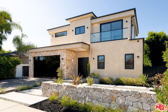 17811 Collins Street, Encino, CA 91316