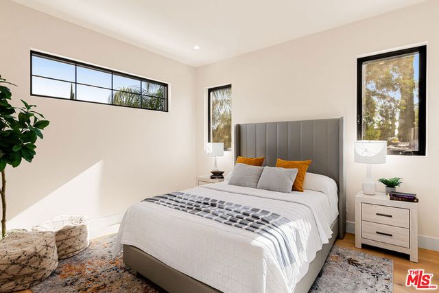 17811 Collins Street, Encino, CA 91316
