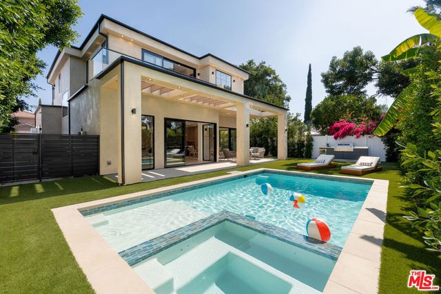 17811 Collins Street, Encino, CA 91316