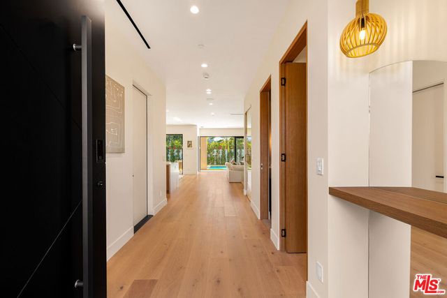 17811 Collins Street, Encino, CA 91316