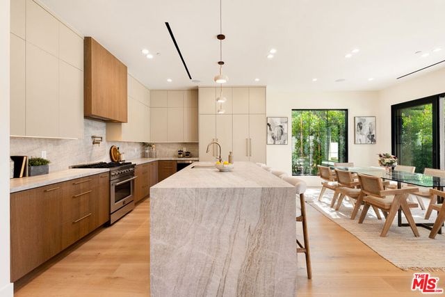 17811 Collins Street, Encino, CA 91316