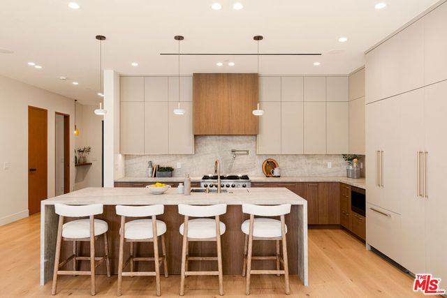 17811 Collins Street, Encino, CA 91316