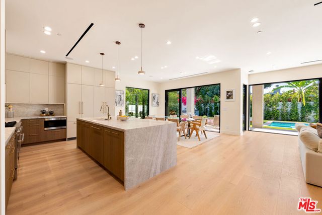 17811 Collins Street, Encino, CA 91316