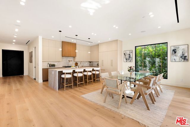 17811 Collins Street, Encino, CA 91316