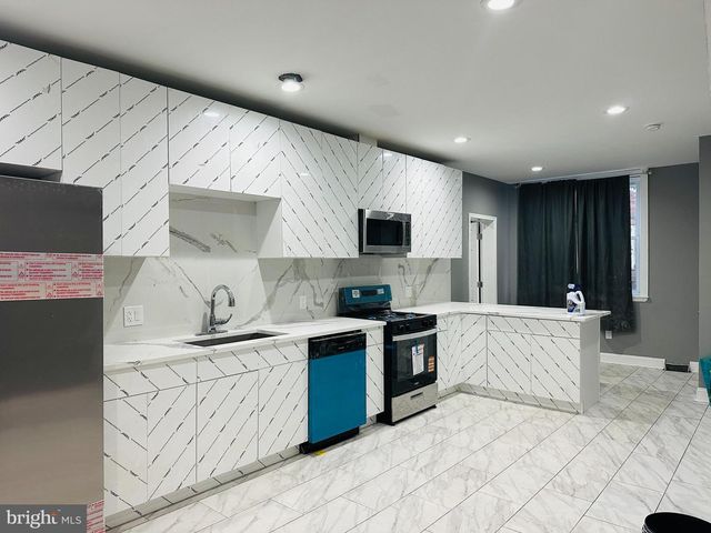 2440-42 S 9TH ST, Philadelphia, PA 19148