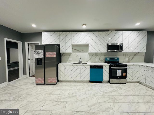 2440-42 S 9TH ST, Philadelphia, PA 19148