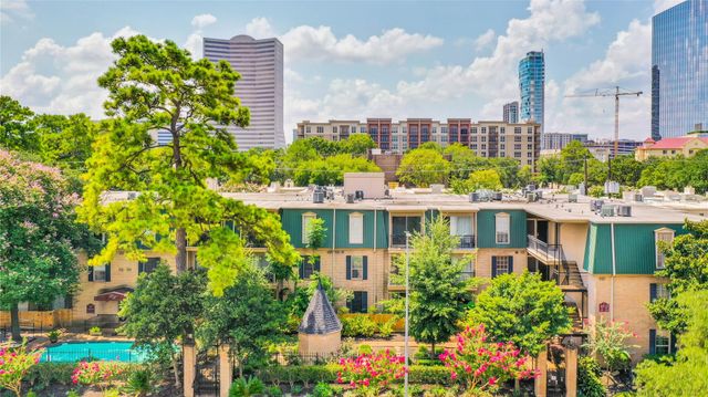 4515 Briar Hollow Place 315, Houston, TX 77027