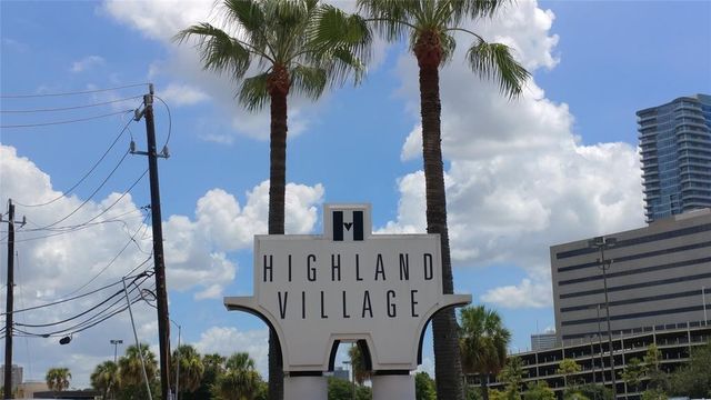 4515 Briar Hollow Place 315, Houston, TX 77027