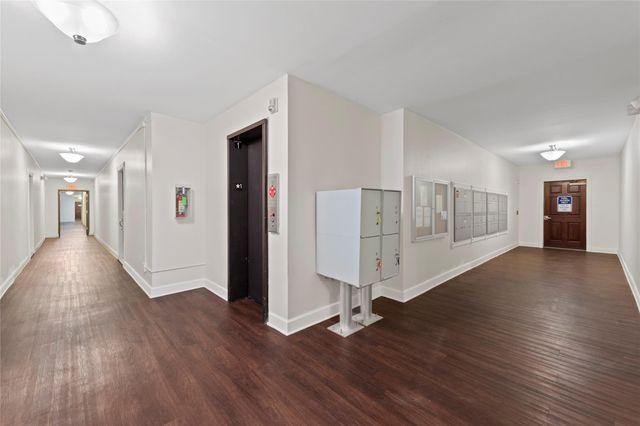 4515 Briar Hollow Place 315, Houston, TX 77027