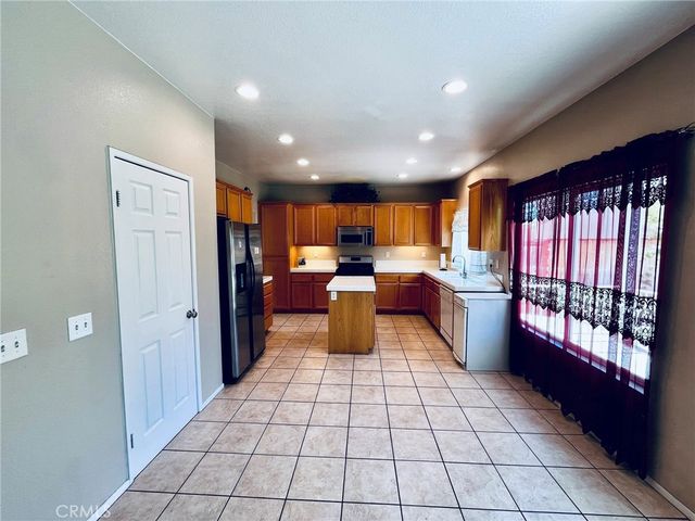 12431 Blazing Star Lane, Victorville, CA 92392