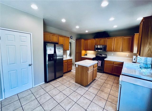 12431 Blazing Star Lane, Victorville, CA 92392