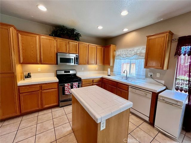 12431 Blazing Star Lane, Victorville, CA 92392