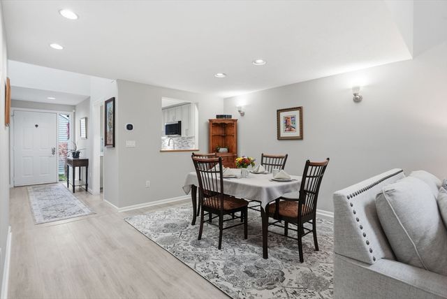 59 Hillside Dr 59, Wayland, MA 01778