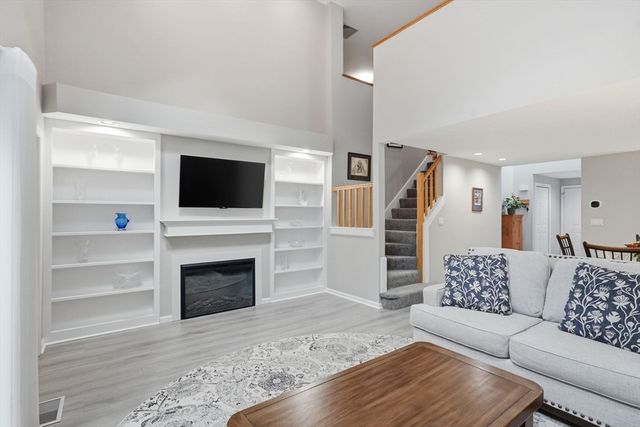 59 Hillside Dr 59, Wayland, MA 01778