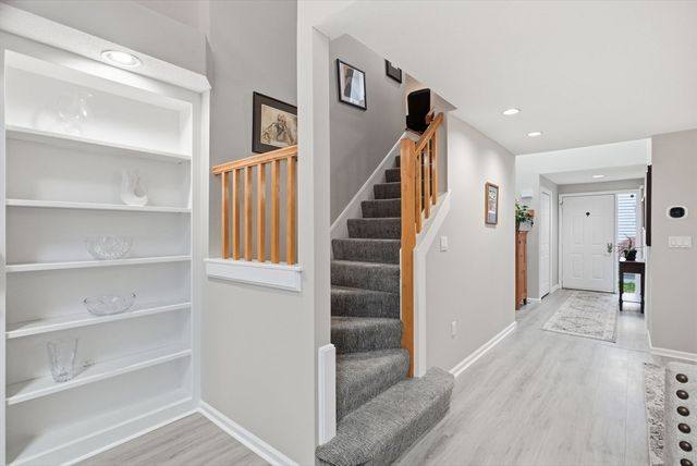 59 Hillside Dr 59, Wayland, MA 01778