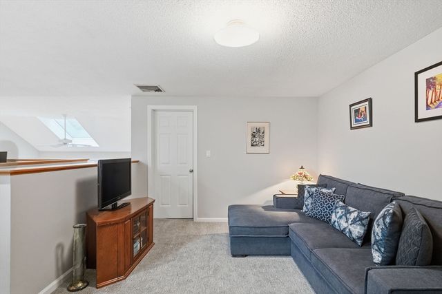 59 Hillside Dr 59, Wayland, MA 01778