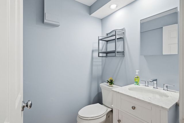 59 Hillside Dr 59, Wayland, MA 01778