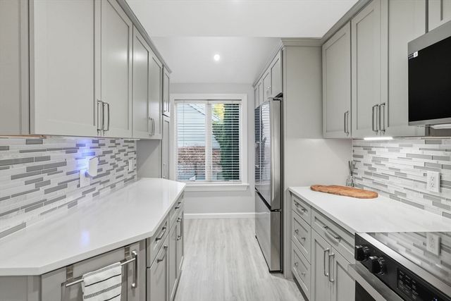 59 Hillside Dr 59, Wayland, MA 01778