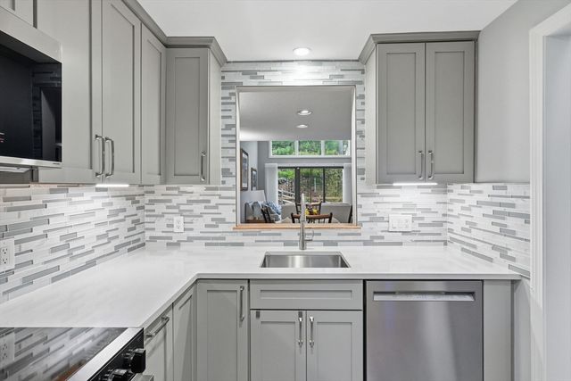 59 Hillside Dr 59, Wayland, MA 01778