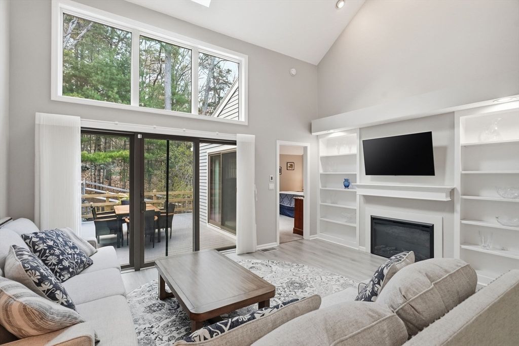 59 Hillside Dr 59, Wayland, MA 01778