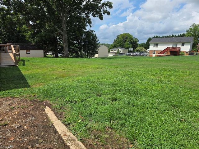 126 Sheraton Court, King, NC 27021