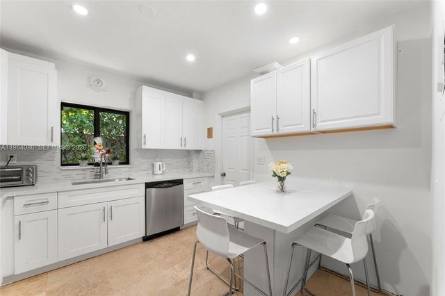 2054 Alton Rd, Miami Beach, FL 33140