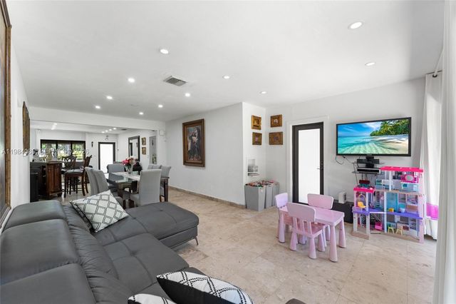 2054 Alton Rd, Miami Beach, FL 33140