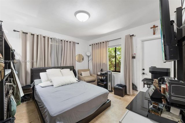 2054 Alton Rd, Miami Beach, FL 33140