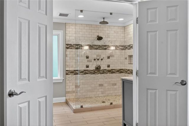 865 Devenish Lane, Roswell, GA 30075