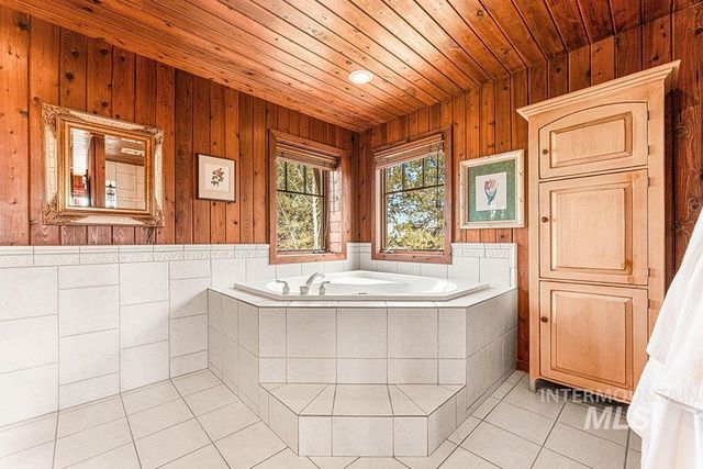 999 N Cow Horse Dr, Kuna, ID 83634