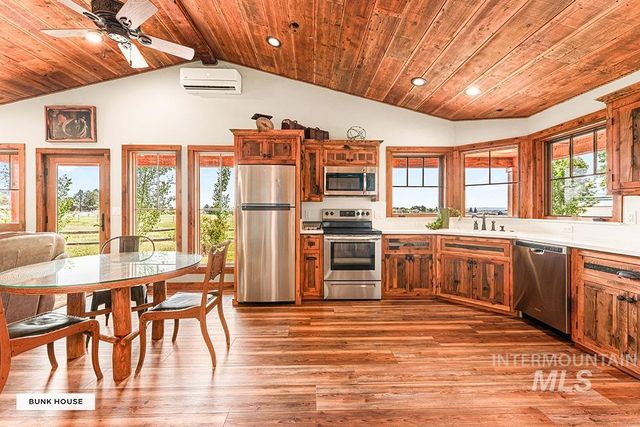 999 N Cow Horse Dr, Kuna, ID 83634