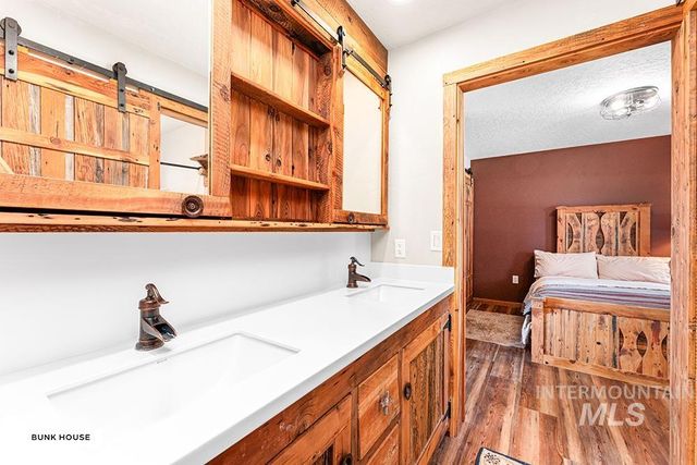 999 N Cow Horse Dr, Kuna, ID 83634