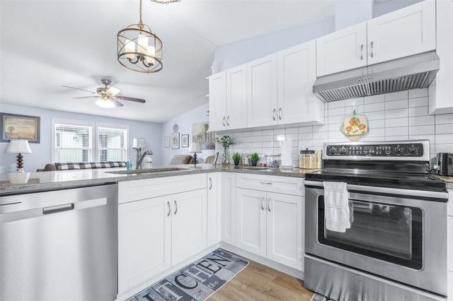 3041 SHORT LEAF STREET, Wesley Chapel, FL 33543