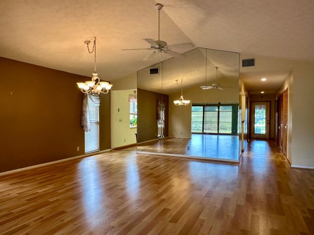12619 SE CASCADES Court, Hobe Sound, FL 33455
