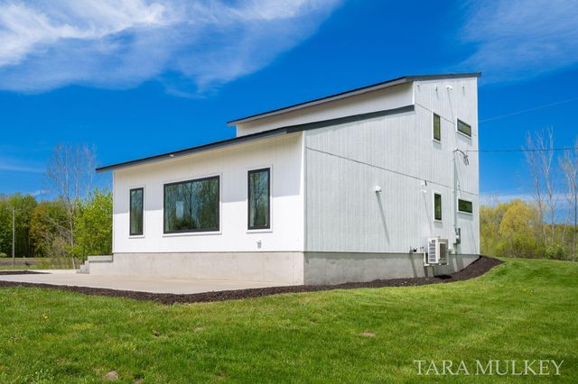 5421 143rd Avenue, Holland, MI 49423