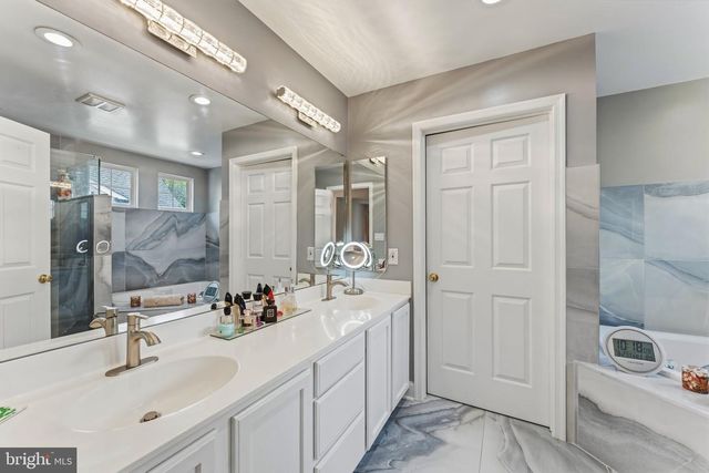 7887 CRANFORD FARM CIR, Lorton, VA 22079