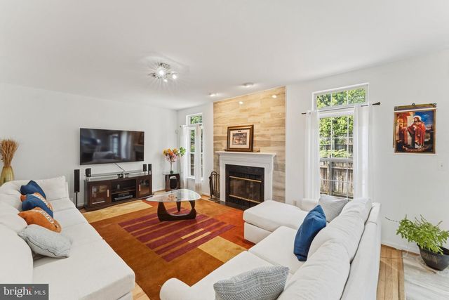 7887 CRANFORD FARM CIR, Lorton, VA 22079