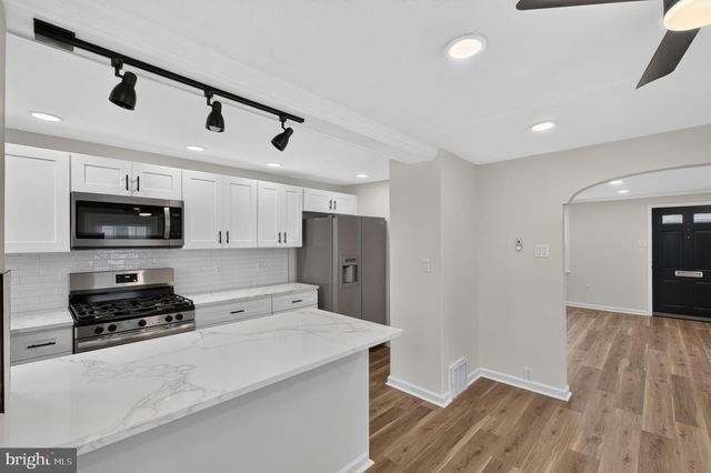 329 HOLMES RD, Holmes, PA 19043