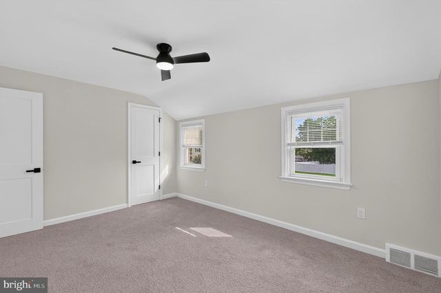 329 HOLMES RD, Holmes, PA 19043
