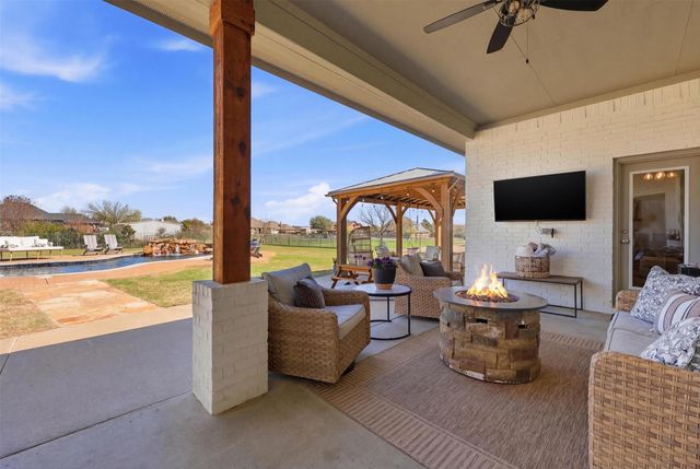 7021 Twin Hills Drive, Joshua, TX 76058