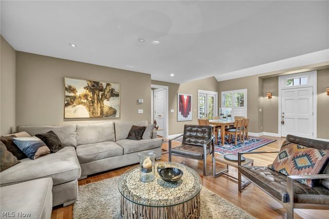 385 Longbeach, Bay Village, OH 44140