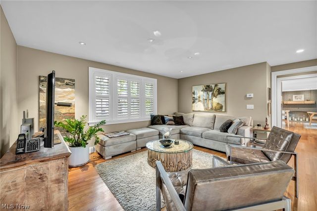 385 Longbeach, Bay Village, OH 44140