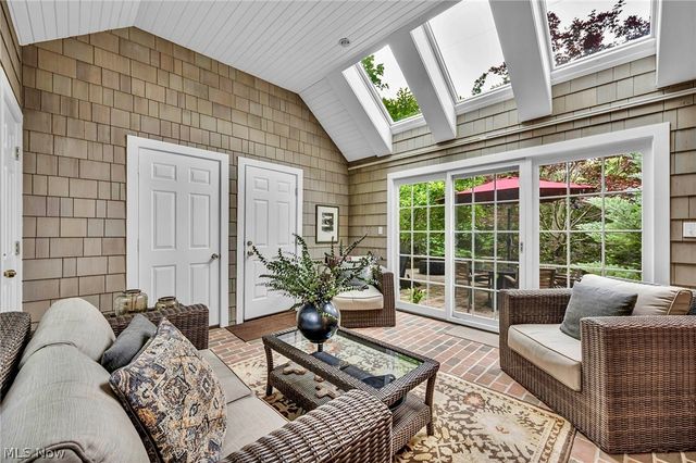 385 Longbeach, Bay Village, OH 44140